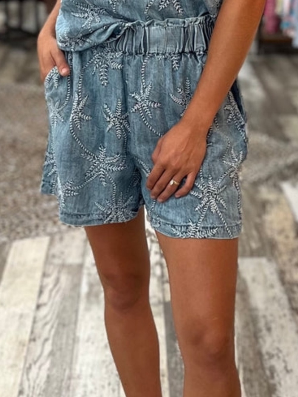 Ivy Jane Blue Denim Embroidered Elastic-Waist Shorts XS